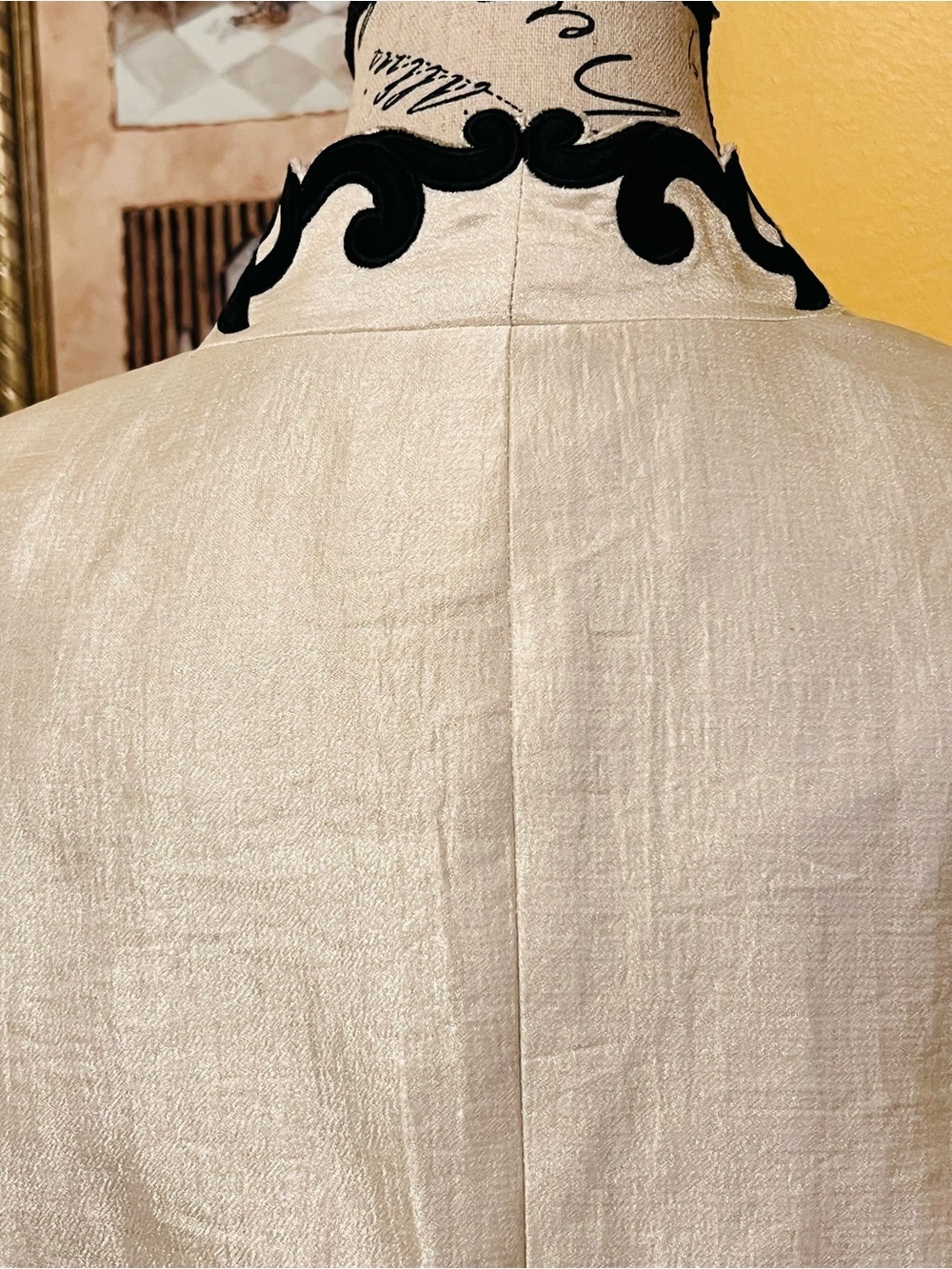 Victor Costa Ivory Jacket with Black Floral Appliqué size 6 - Picture 6 of 15
